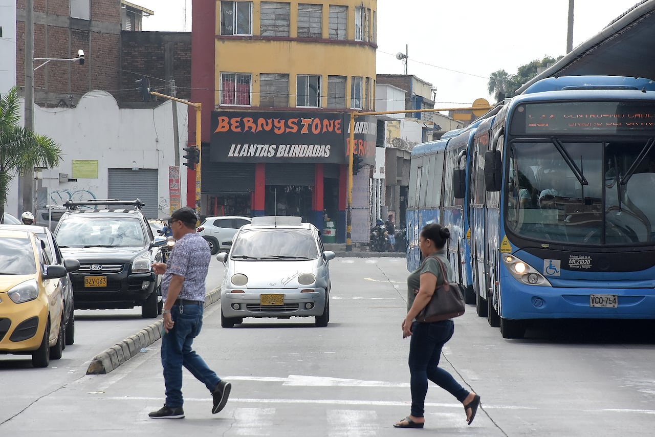 Invasión del Carril Exclusivo del MIO por parte de los Caleños.