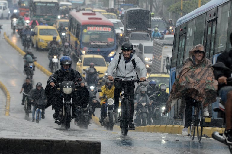Cali: Con las primeras lluvias del mes de abril se espera la terminación paulatina del fenómeno del niño y con estas alejar los riegos de racionamientos eléctricos en el país. foto José L Guzmán.