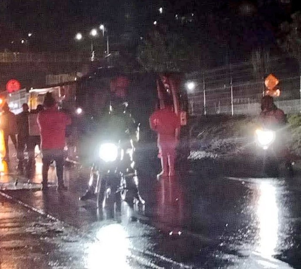 Un fallecido y 15 afectados tras volcamiento de bus en corredor Tunja-Bogotá