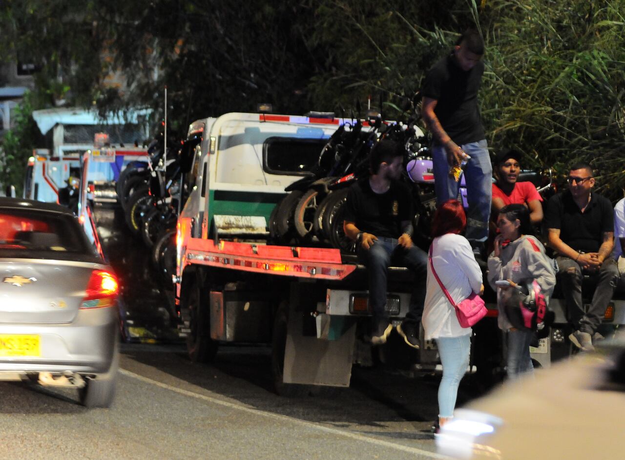 Cali: Plan retornó vía al mar. Km 18-Cali, julio 3-23 Foto José L Guzmán. El País.