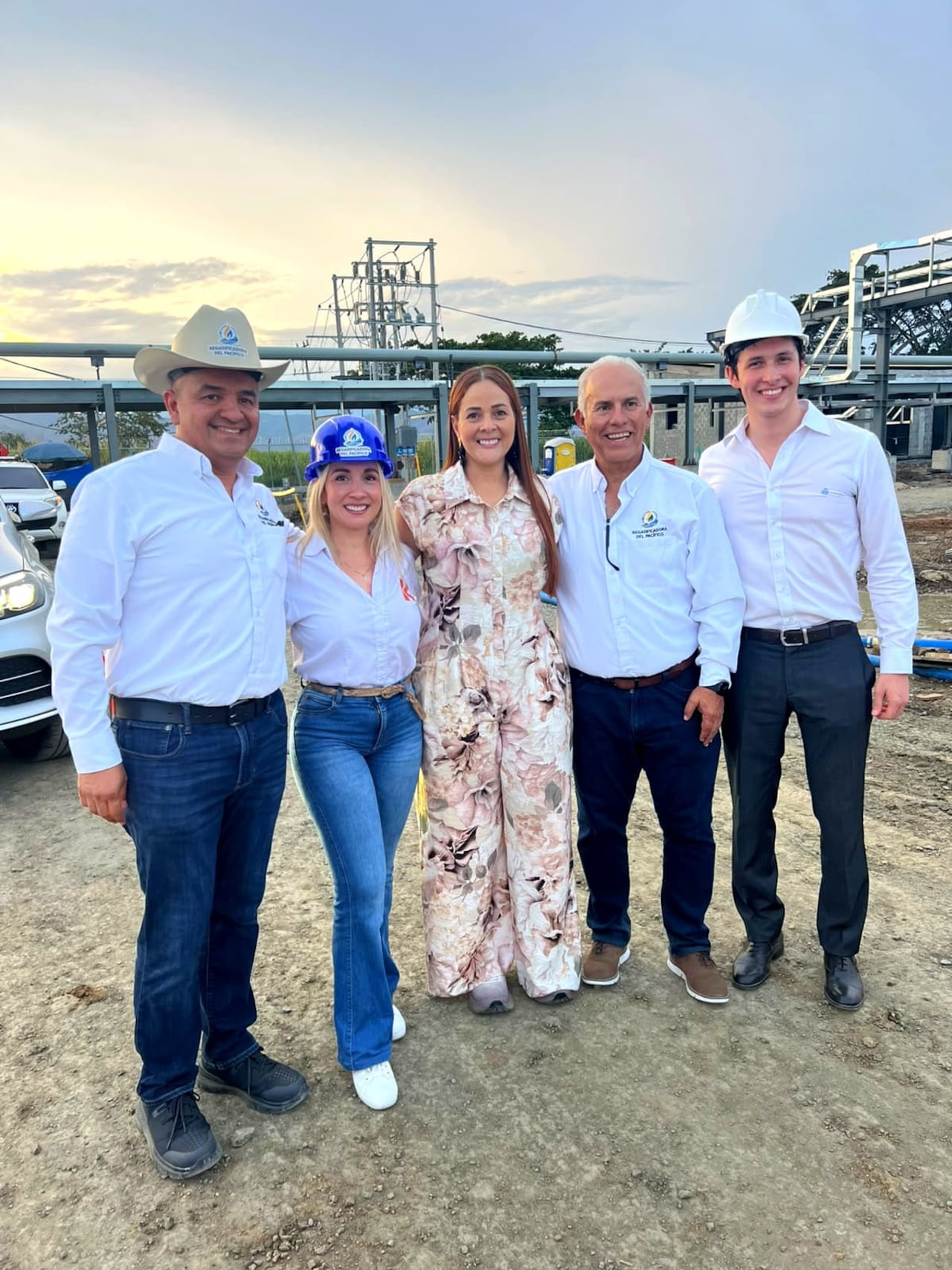 Visita de la ministra Elsa Noguera en la Regasificadora del Pacífico con la compañía de la alcaldesa de Buga, Karol Martínez.
