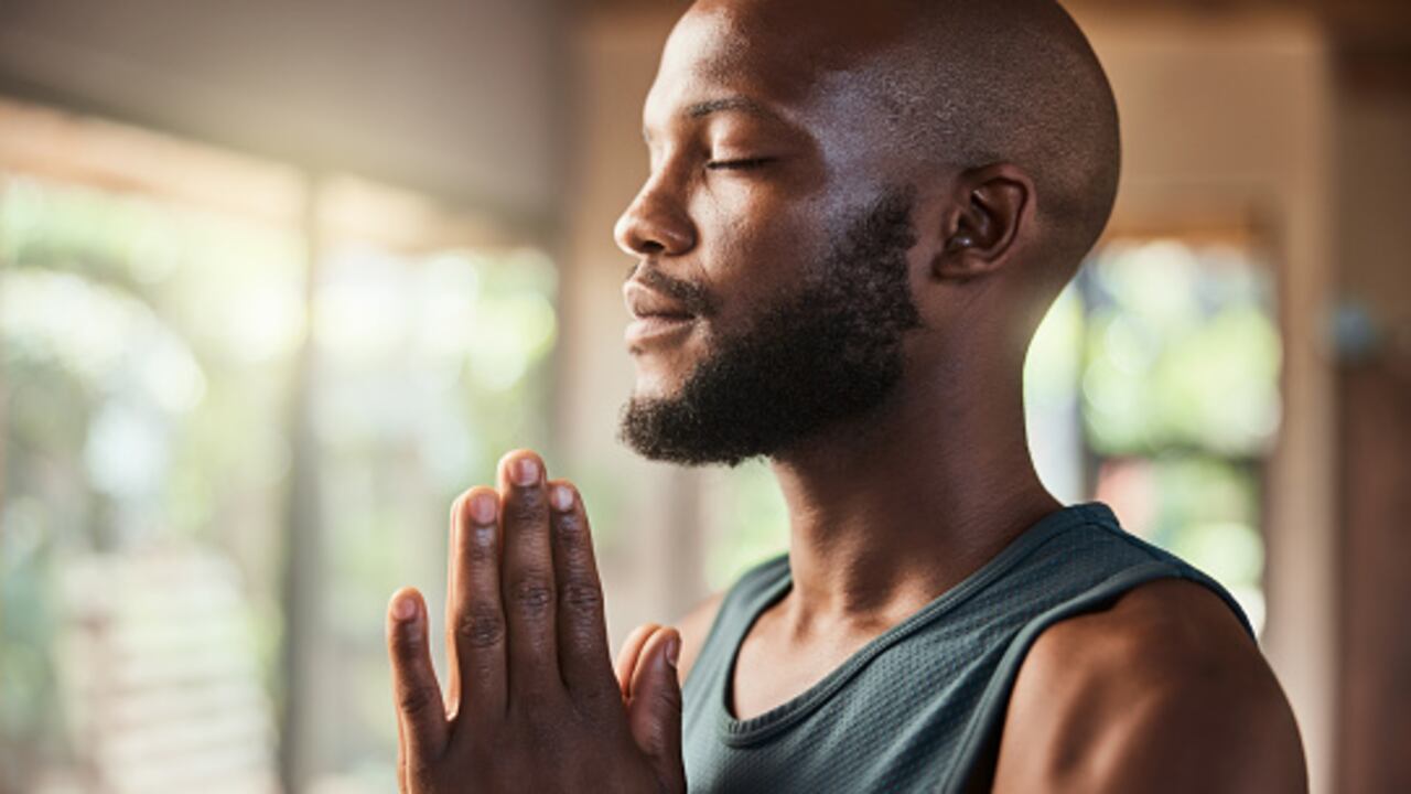 La oración corresponde a un encuentro espiritual, mediante el poder de la palabra con el todopoderoso.