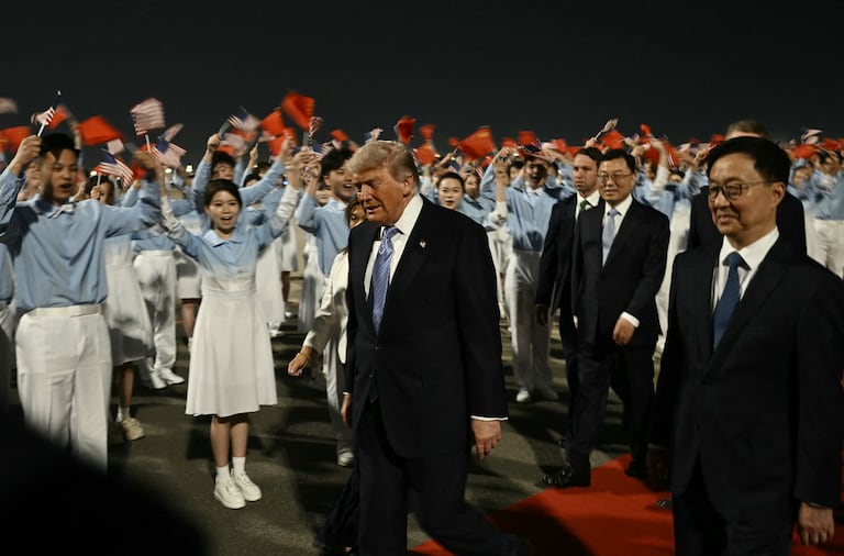 Donald Trump en su llegada oficial a Pekín, China.