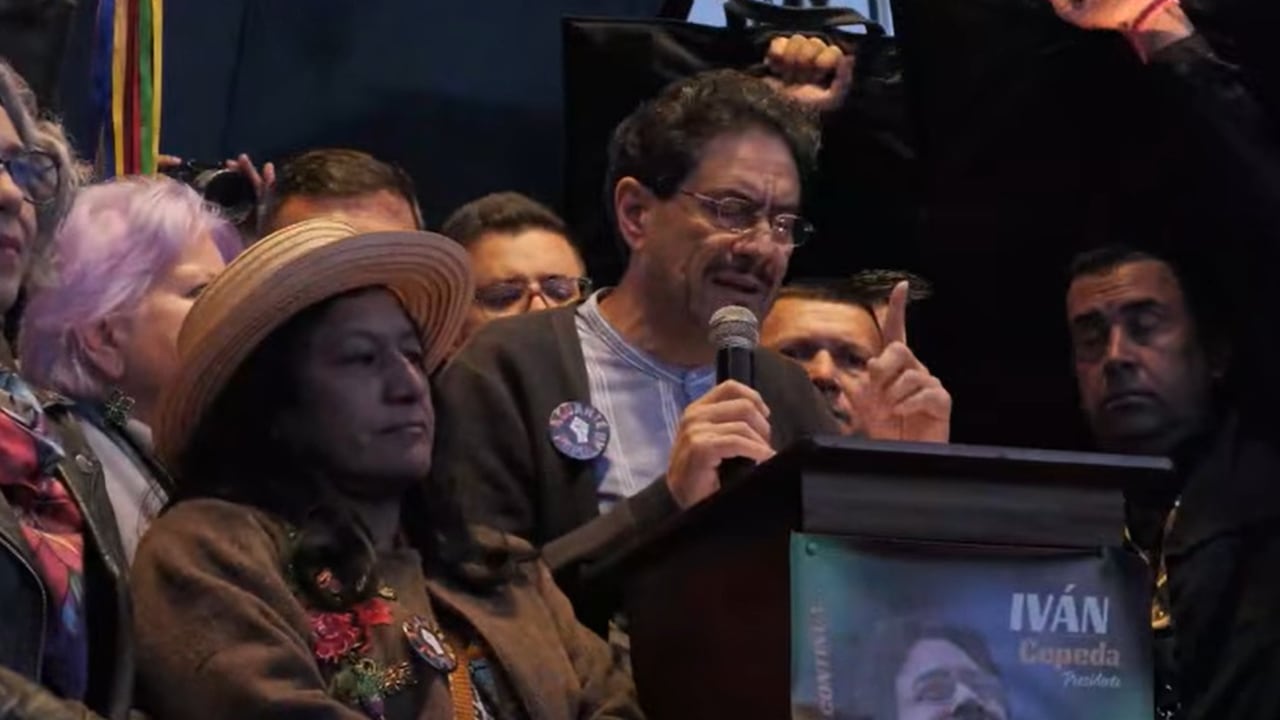 Iván Cepeda en un discurso en Ciudad Bolívar, en Bogotá