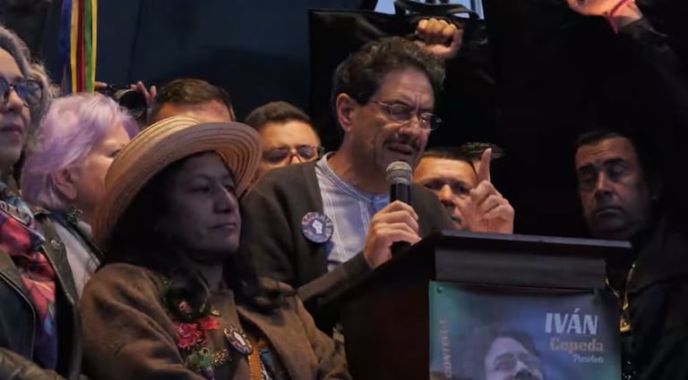Iván Cepeda en un discurso en Ciudad Bolívar, en Bogotá