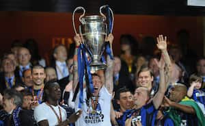 Inter Milan's defender Marco Materazzi (C) celebrates with the cup after the UEFA Champions League final football match Inter Milan against Bayern Munich at the Santiago Bernabeu stadium in Madrid on May 22, 2010. Inter Milan won the Champions League with a 2-0 victory over Bayern Munich in the final at the Santiago Bernabeu. Argentine striker Diego Milito scored both goals for Jose Mourinho's team who completed a treble of trophies this season. AFP PHOTO / CHRISTOPHE SIMON (Photo by CHRISTOPHE SIMON / AFP)