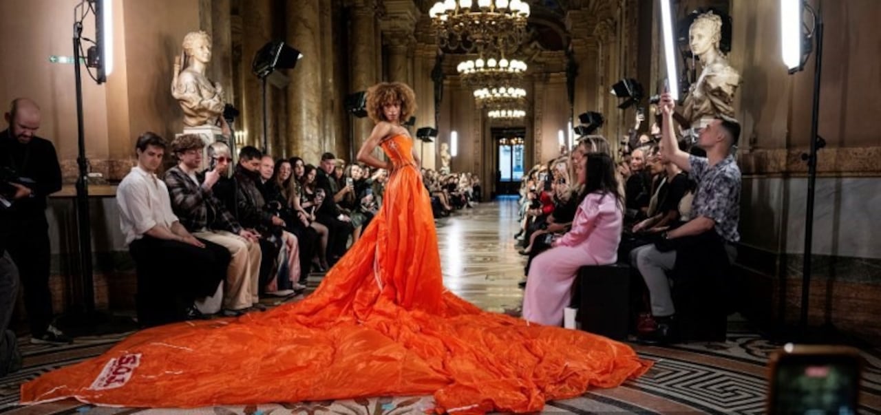 Impactantes vestidos presentó en su colección Max Alexander, en Francia.