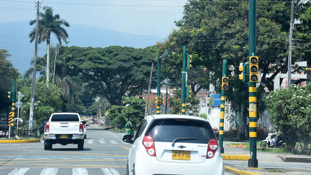 Semáforos sin funcionamiento Calle 13 con Cra 56.