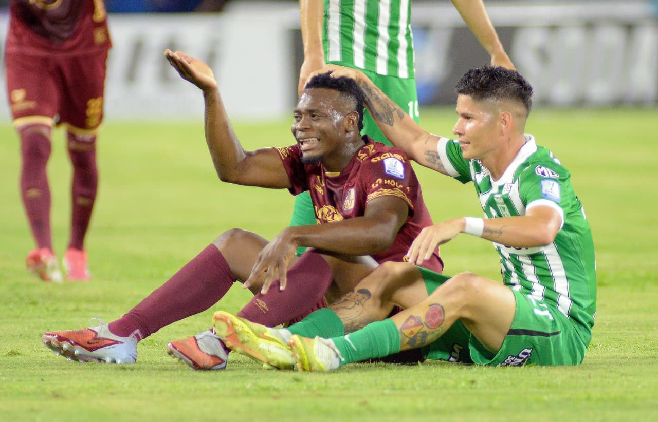 Imagen del partido de ida de las semifinales de la Liga Colombiana 2026 entre Deportes Tolima y Atlético Nacional.