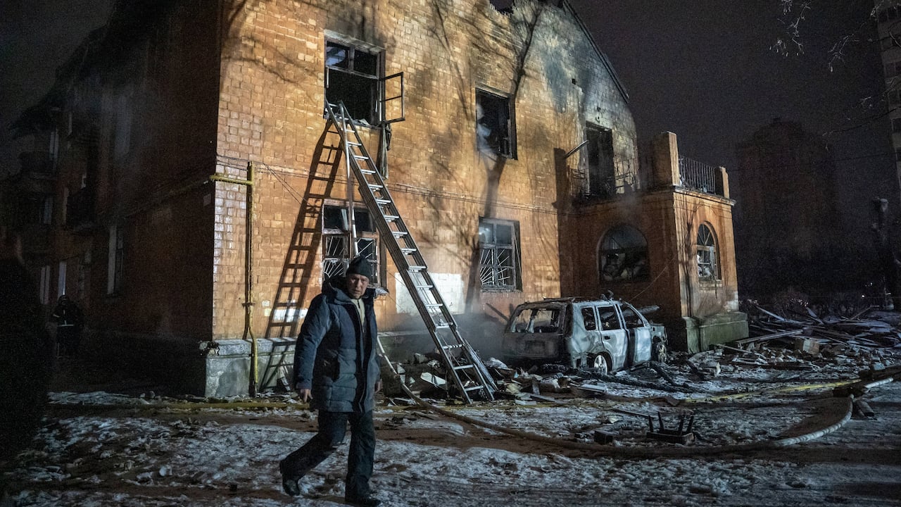 El último ataque de Rusia contra Ucrania cobró la vida de varias personas y afectó edificios y hasta a la embajada de Catar en Kiev