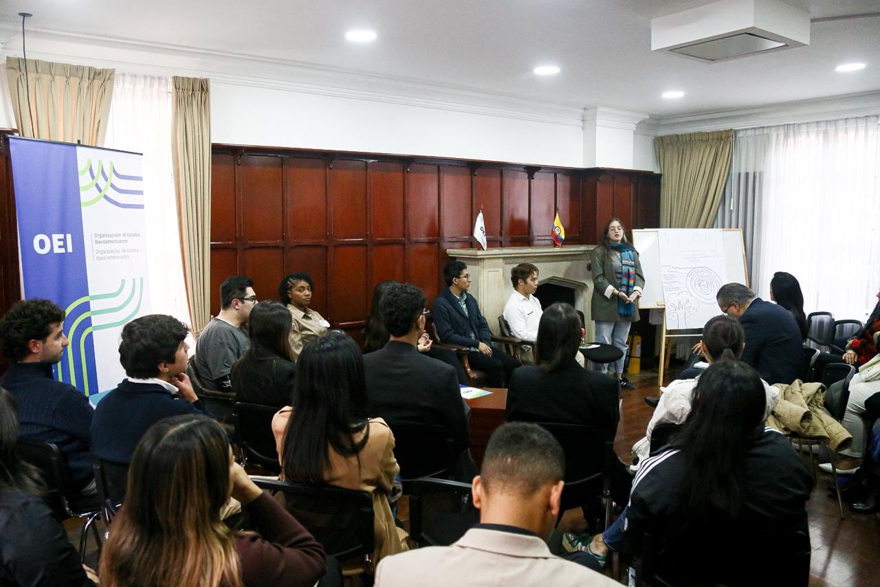 La directora de la Organización de Estados Iberoamericanos para la Educación, la Ciencia y la Cultura en Colombia, Donatella Montaldo, destacó que las cinco propuestas juveniles serán unificadas en un documento maestro para su posible financiación internacional.