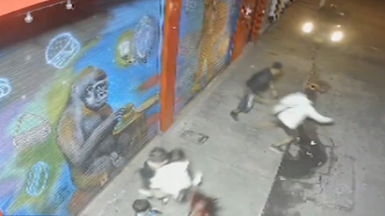 Conductor habría intentado arrollar a una familia en Bogotá.