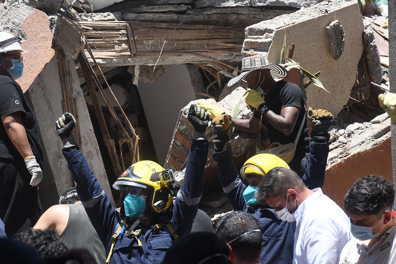 Terremoto en Cali, edificio Torres del Limonar en el sur de la ciudad, con magnitud 7.2 de escala de Richter, epicentro en San José del Palmar en Choco, Foto José L Guzmán. El País.