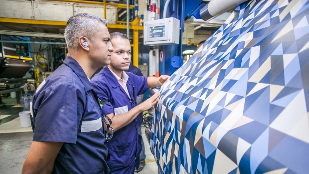 Colombia se consolida como un jugador estratégico en la industria textil mundial, exportando no solo telas, sino también conocimiento, diseño, tecnología y sostenibilidad.