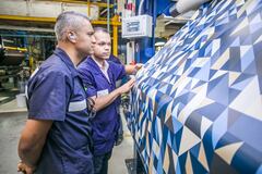 Colombia se consolida como un jugador estratégico en la industria textil mundial, exportando no solo telas, sino también conocimiento, diseño, tecnología y sostenibilidad.