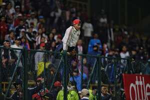 La hinchada del Junior el Bogotá tuvo un mal comportamiento durante el partido entre La Equidad y el Junior de Barranquilla por la fecha 6 del segundo semestre de la Liga colombiana 2023.