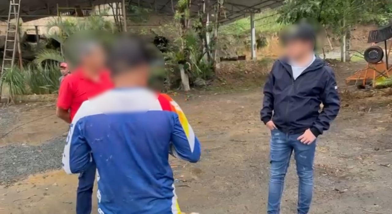 Durante el operativo de inspección en Golondrinas, uno de los ocupantes ilegales se negó a permitir la revisión del predio.