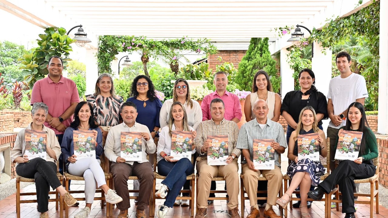 Los Premios Clap son galardones internacionales que reconocen la excelencia en diseño gráfico, diseño industrial, branding y comunicación visual en Iberoamérica.