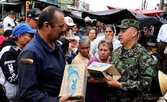 En Popayán, los integrantes del Ejército frecuentemente organiza y participa en actividades navideñas donde llevan regalos y alegría a comunidades vulnerables, plazas de mercado y familias, colaborando con comerciantes y autoridades locales para llevar bienestar social y fortalecer la seguridad en esta época del año.