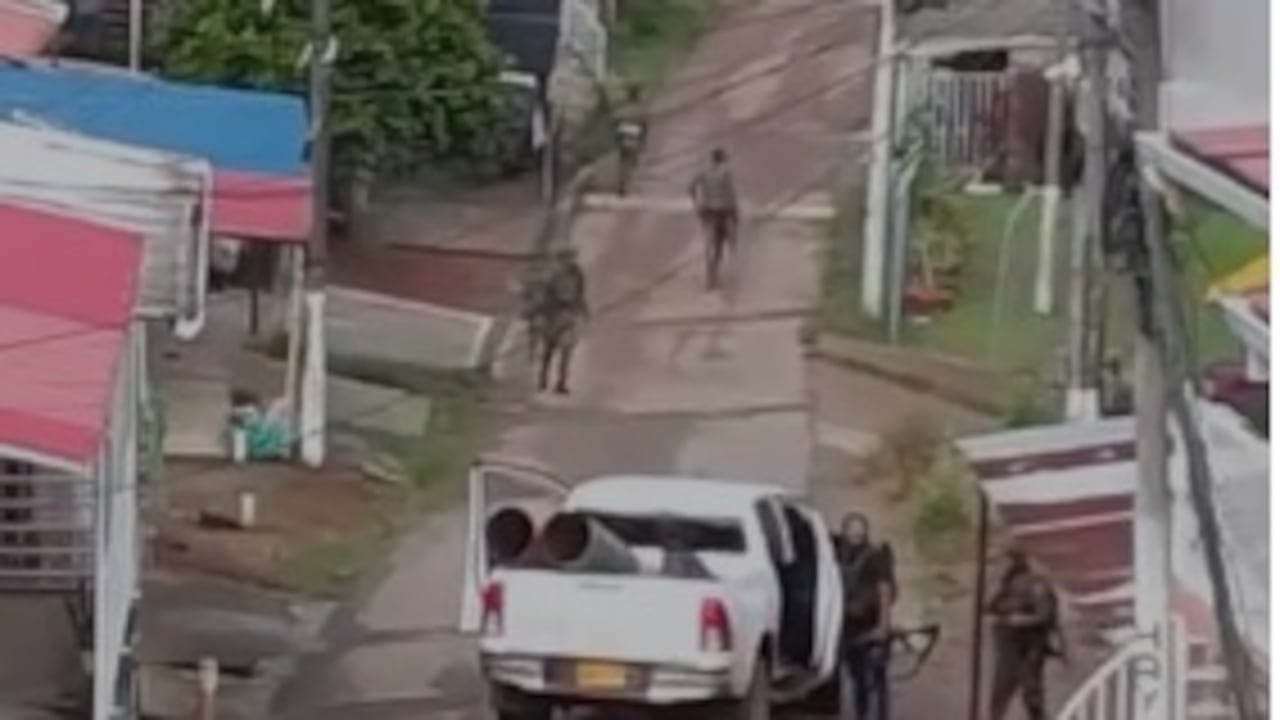 Habitantes y conductores que transitaban por la Vía Panamericana reportaron preocupación durante el despliegue militar registrado en el corregimiento de Mondomo.