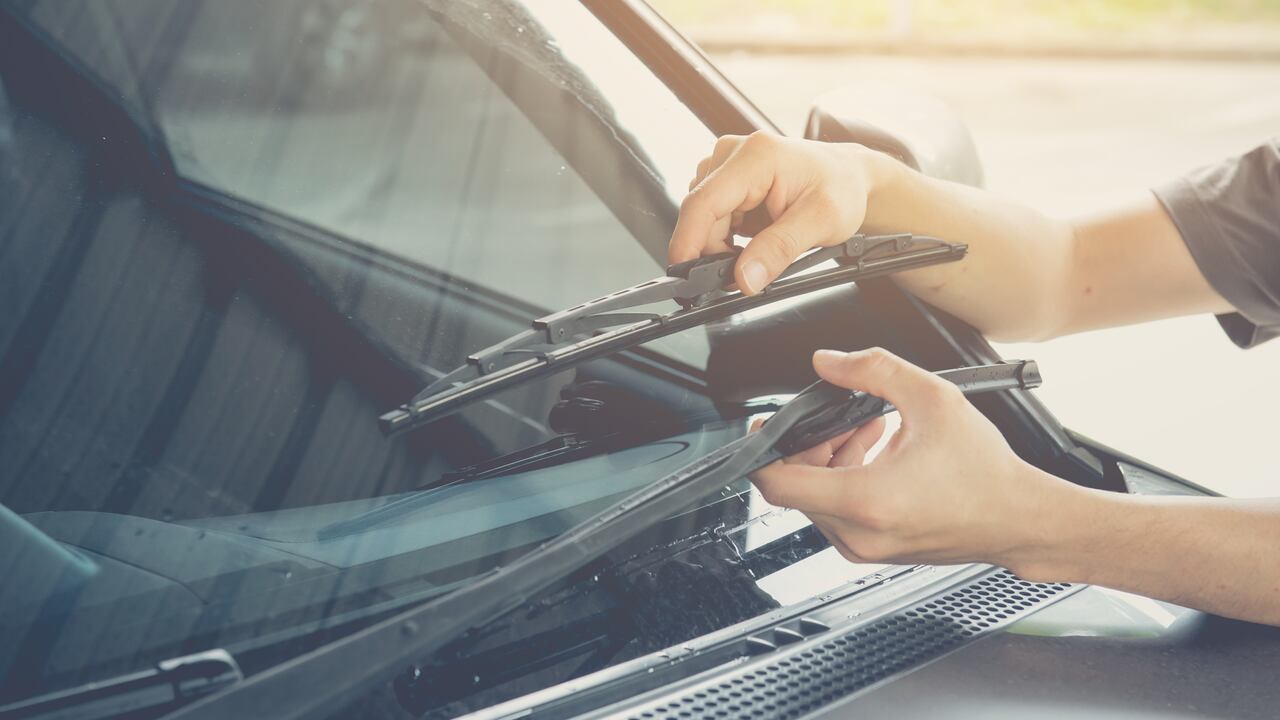 Hay varios factores que pueden desgastar los limpiaparabrisas.