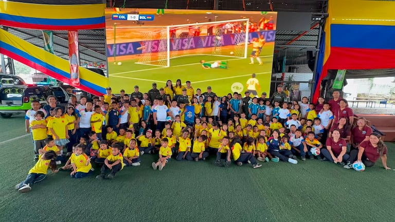 Los menores disfrutaron de juegos, concursos y actividades deportivas en las canchas sintéticas Hugool, promoviendo valores como el respeto, la convivencia y el trabajo en equipo.