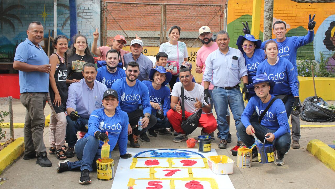 Vehículos a gas natural impulsados por el equipo humano de GdO transportan caña de azúcar con menor impacto ambiental, promoviendo una movilidad más limpia y sostenible.