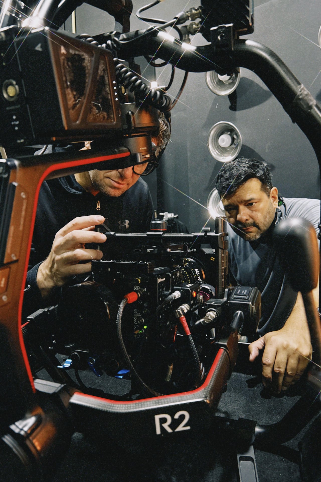 Desde Afuera se emite por Telepacífico, todos los domingos a las 9:40 p.m.,