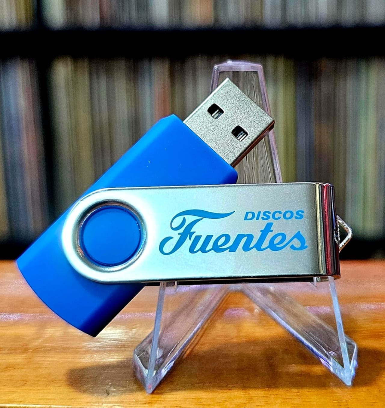 En su evolución tecnológica, Los 14 Cañonazos Bailables también se lanzaron en formatos como CD, DVD y memorias USB, manteniendo viva la tradición en la era digital.