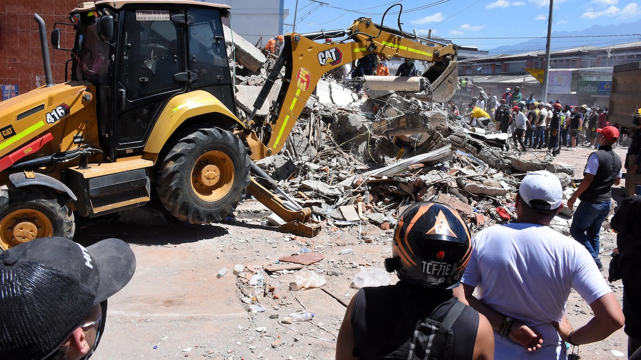 Terremoto en Cali, Colapso de infraestructura en diferentes lugares de la ciudad. Clínica de Colores, DESA, Galería Alameda, Edificaciones sobre la avenida roosvelt y al frente del coliseo de Hockey Miguel Calero.