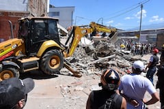 Terremoto en Cali, Colapso de infraestructura en diferentes lugares de la ciudad. Clínica de Colores, DESA, Galería Alameda, Edificaciones sobre la avenida roosvelt y al frente del coliseo de Hockey Miguel Calero.