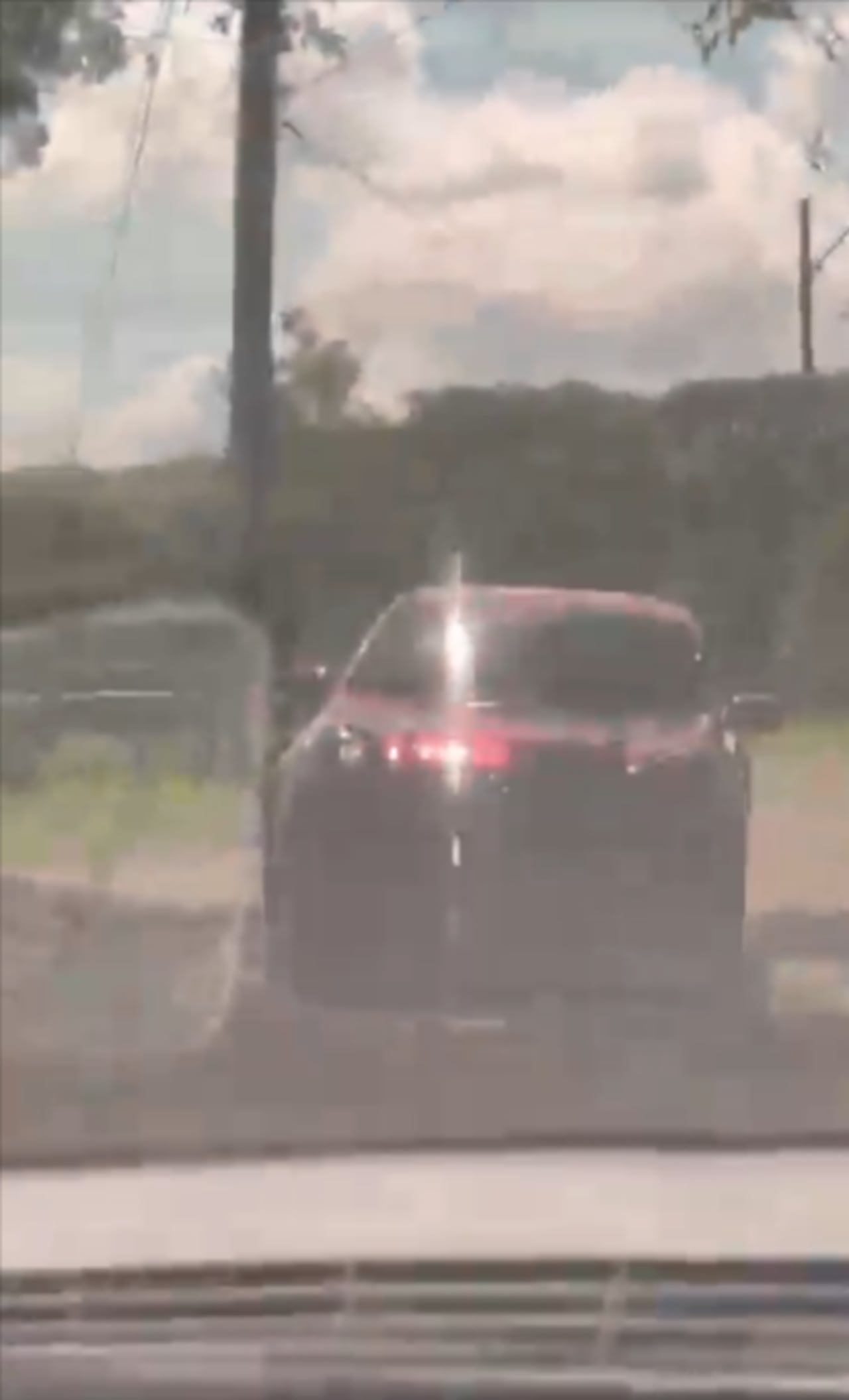 Aparentemente, un vehículo los estaba persiguiendo.