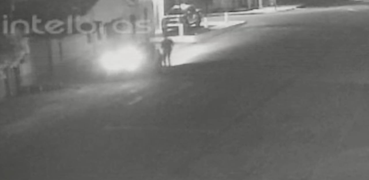 Momento en el que los responsables del asesinato llegan a la casa de Evelyn Lima Dantas.