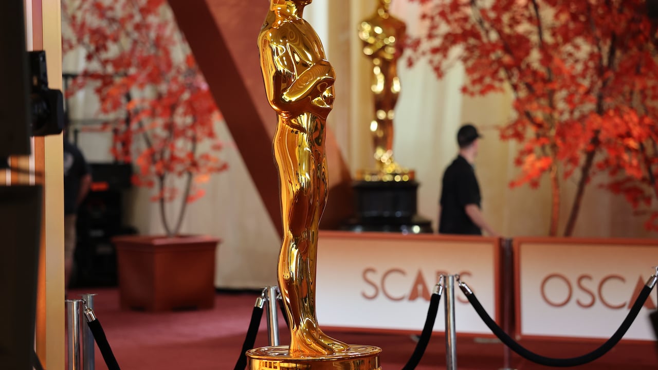 Estatuilla decorativa del Oscar en la alfombra roja