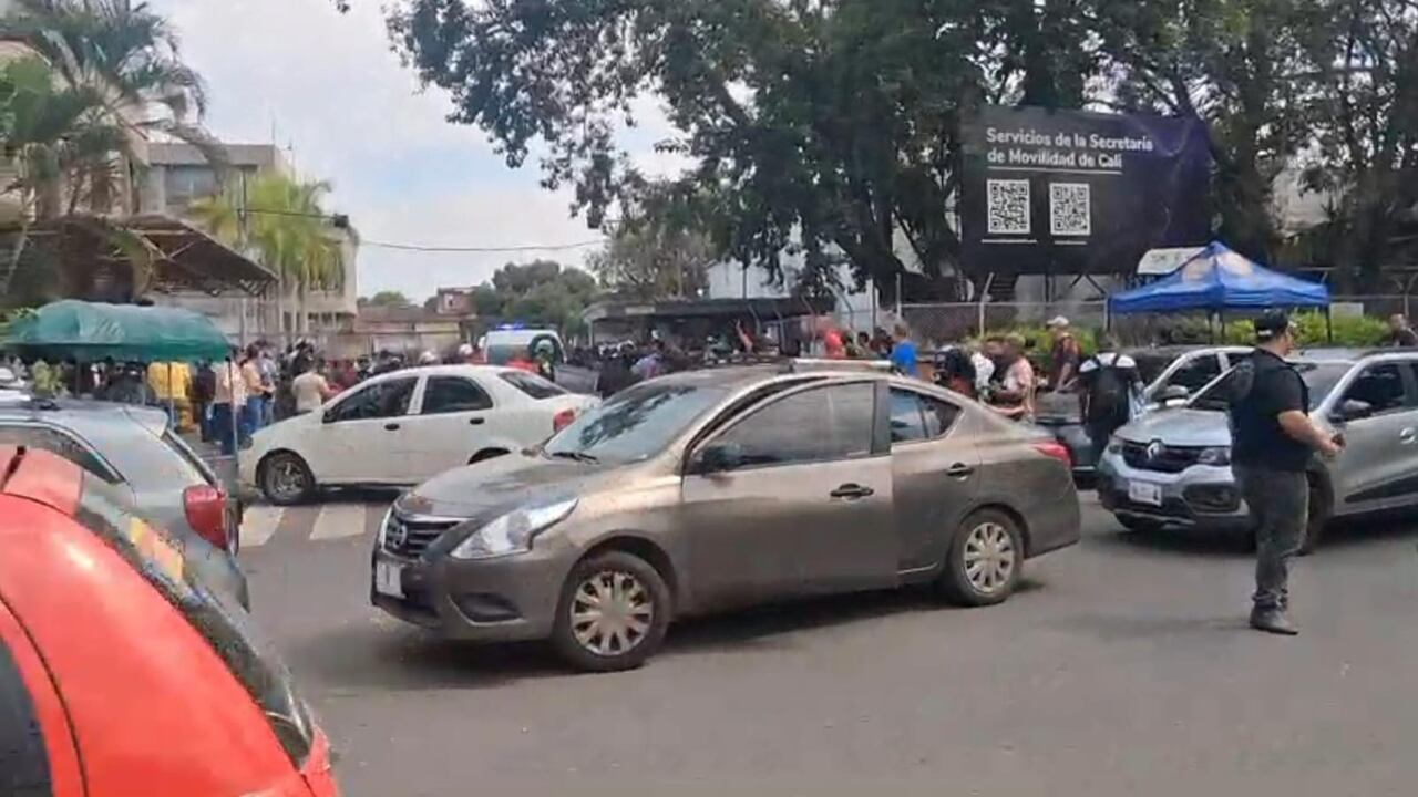 Bloqueo al frente de la Secretaría de Movilidad de Salomia