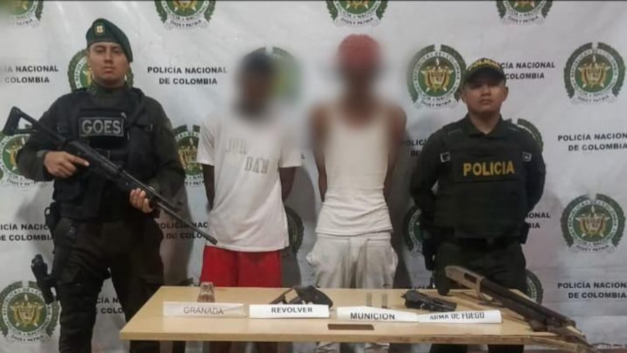 Dos de los tres capturados en Buenaventura cuando asaltaron un puesto de comidas rápidas del barrio Bellavista de esta localidad de la costa pacífica.