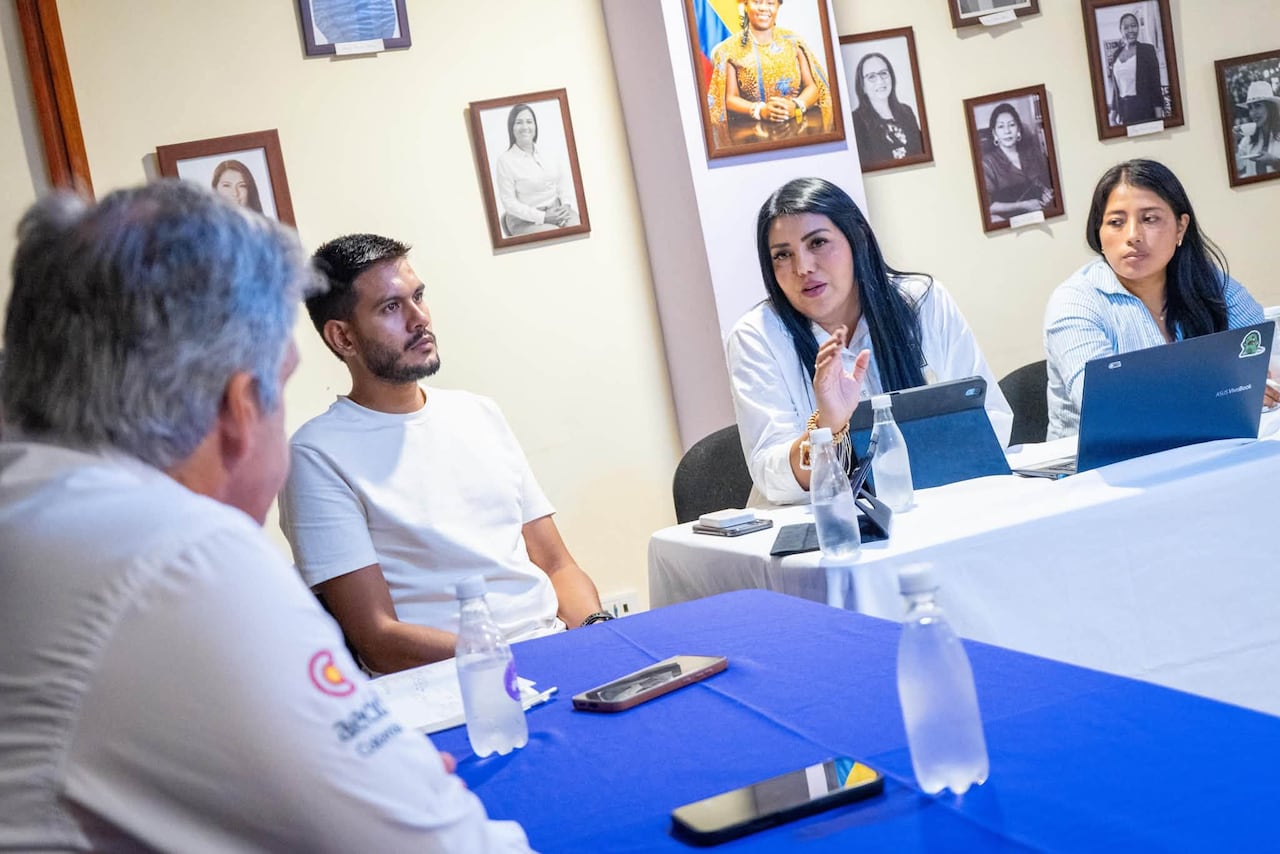 Representantes de la Gobernación del Cauca y de la Agencia Española de Cooperación Internacional para el Desarrollo (Aecid) durante la jornada de diálogo técnico en la que se evaluaron los avances del proyecto Desarrollo Territorial para la Paz en el Cauca.