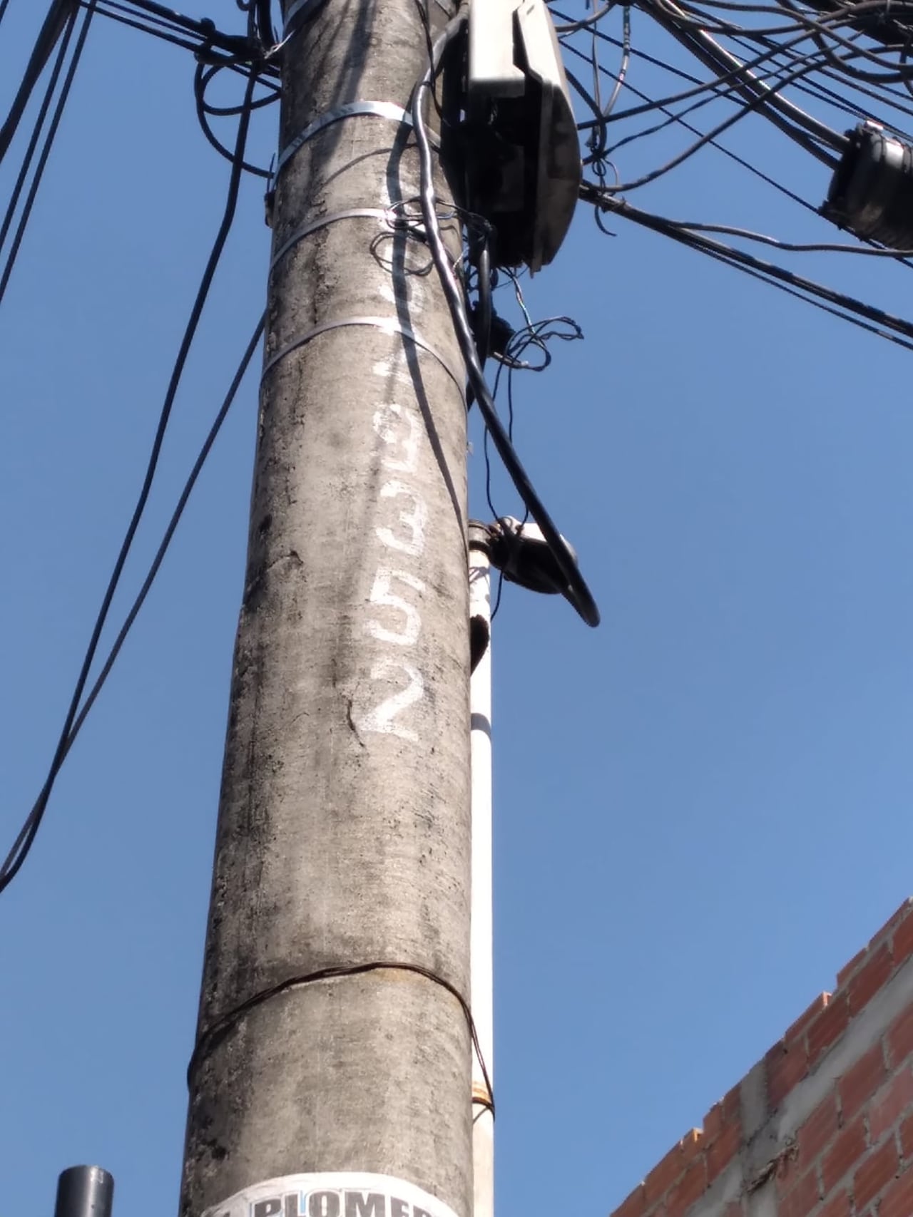 Vecinos del sector aseguran que los atracos se presentan con mayor frecuencia en este punto, donde una luminaria permanece dañada desde hace más de 15 días.