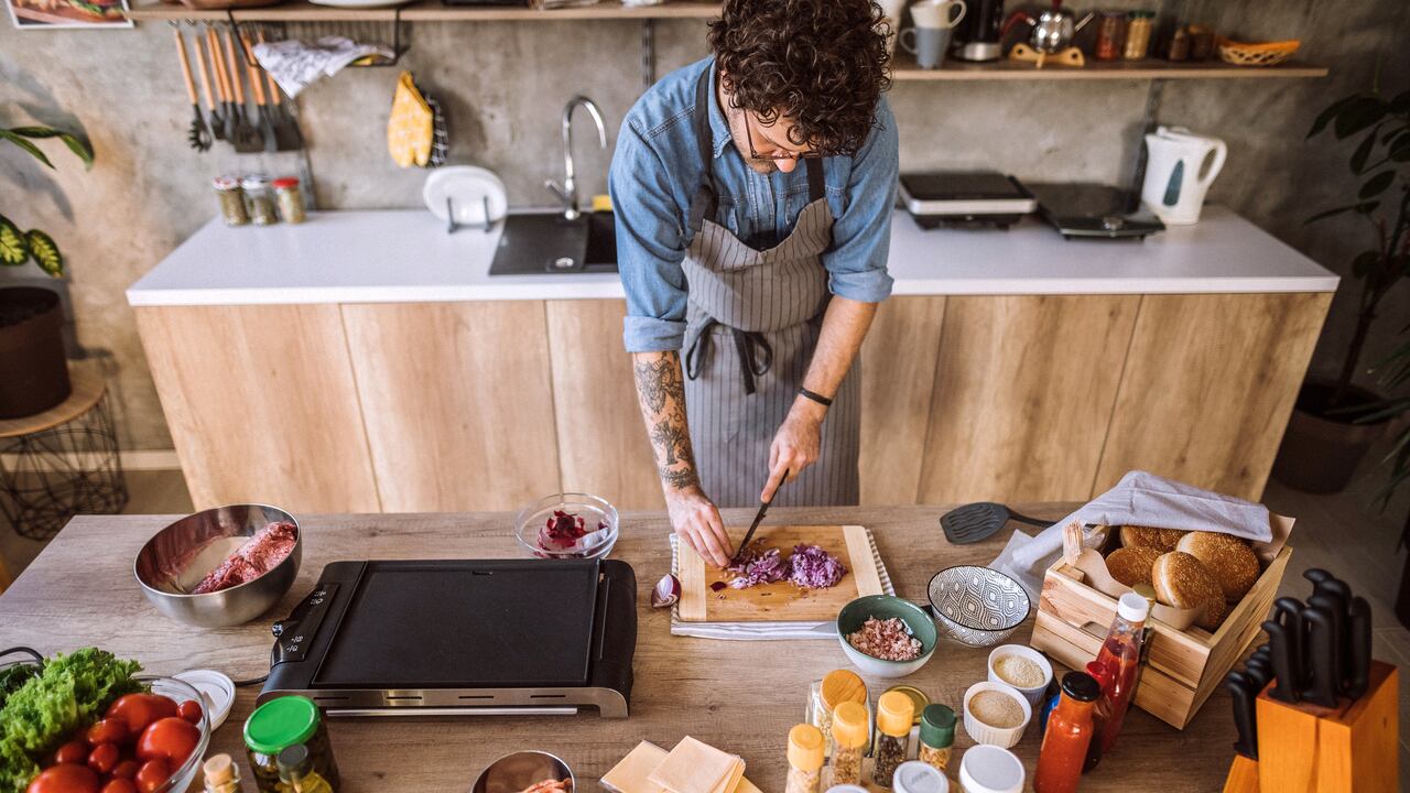 Grupo Éxito requiere un auxiliar de carnes en su equipo.