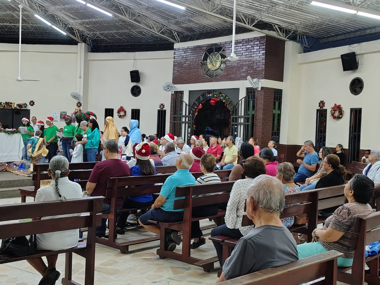 Novena de Navidad en la parroquia Divino Niño, de Cali.