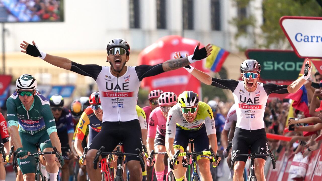 Team UAE Emirates' Columbian rider Sebastian Molano celebrates next to Team UAE Team Emirates' Portuguese rider Rui Oliveira (R) after winning the stage 12 of the 2023 La Vuelta cycling tour of Spain, a 150,6 km race between Olvega and Zaragoza, on September 7, 2023. (Photo by CESAR MANSO / AFP)