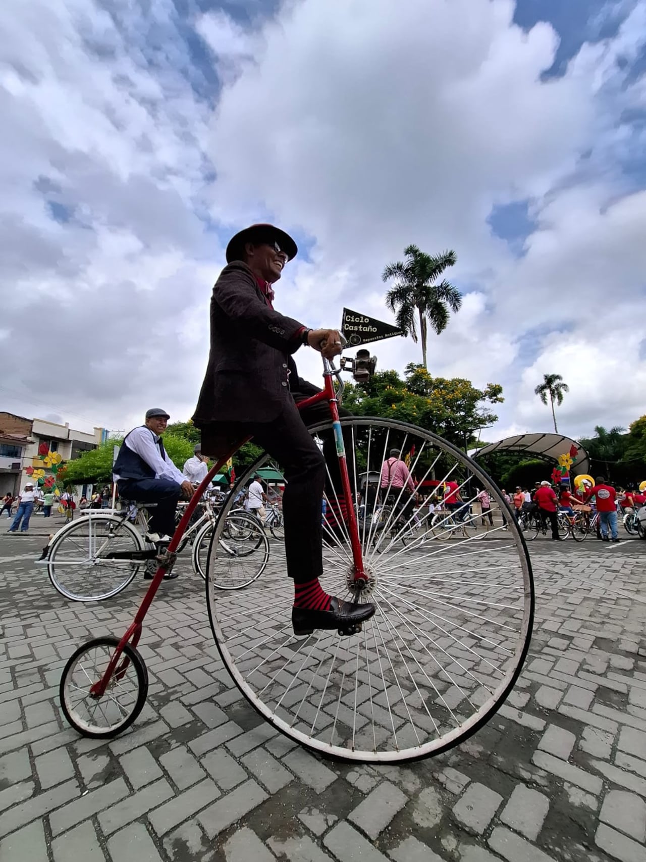 Vista general del encuentro nacional con más de 700 bicicletas reunidas en Roldanillo Pueblo Mágico.