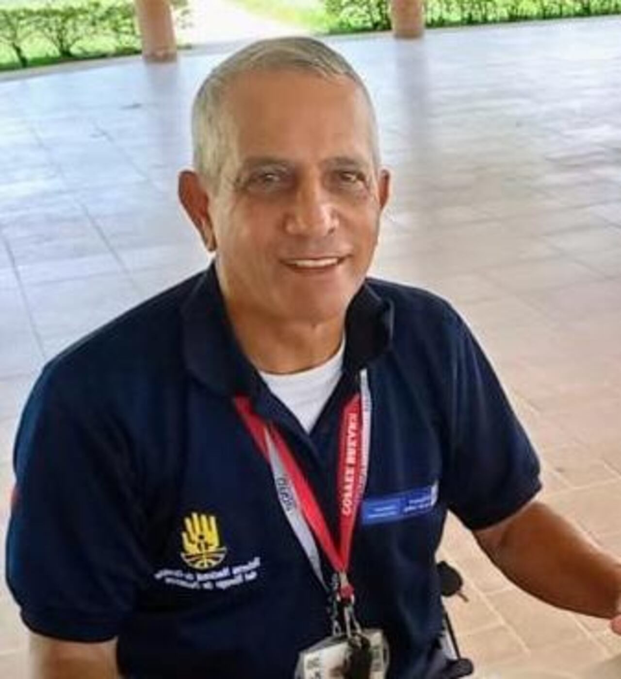 El arquitecto Hernán Varona Silva fue, por su parte, el único socorrista en Armero que portaba un radioteléfono en su overol. Es radioaficionado.