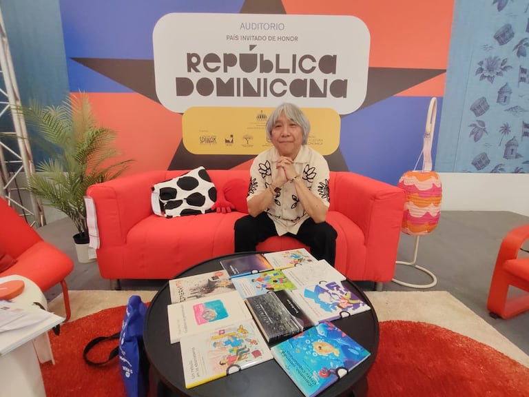 Yuan Fuei Liao, escritor y poeta invitado, de Repúbica Dominicana, sorprendió a niños y jóvenes de colegios que acudieron a CaliLee, con talleres para reactivar la imaginación.