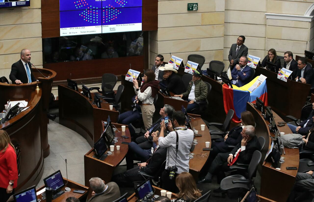 Centro Democrático en acto de solidaridad tras el atentado en contra del Senador Miguel Uribe Turbay