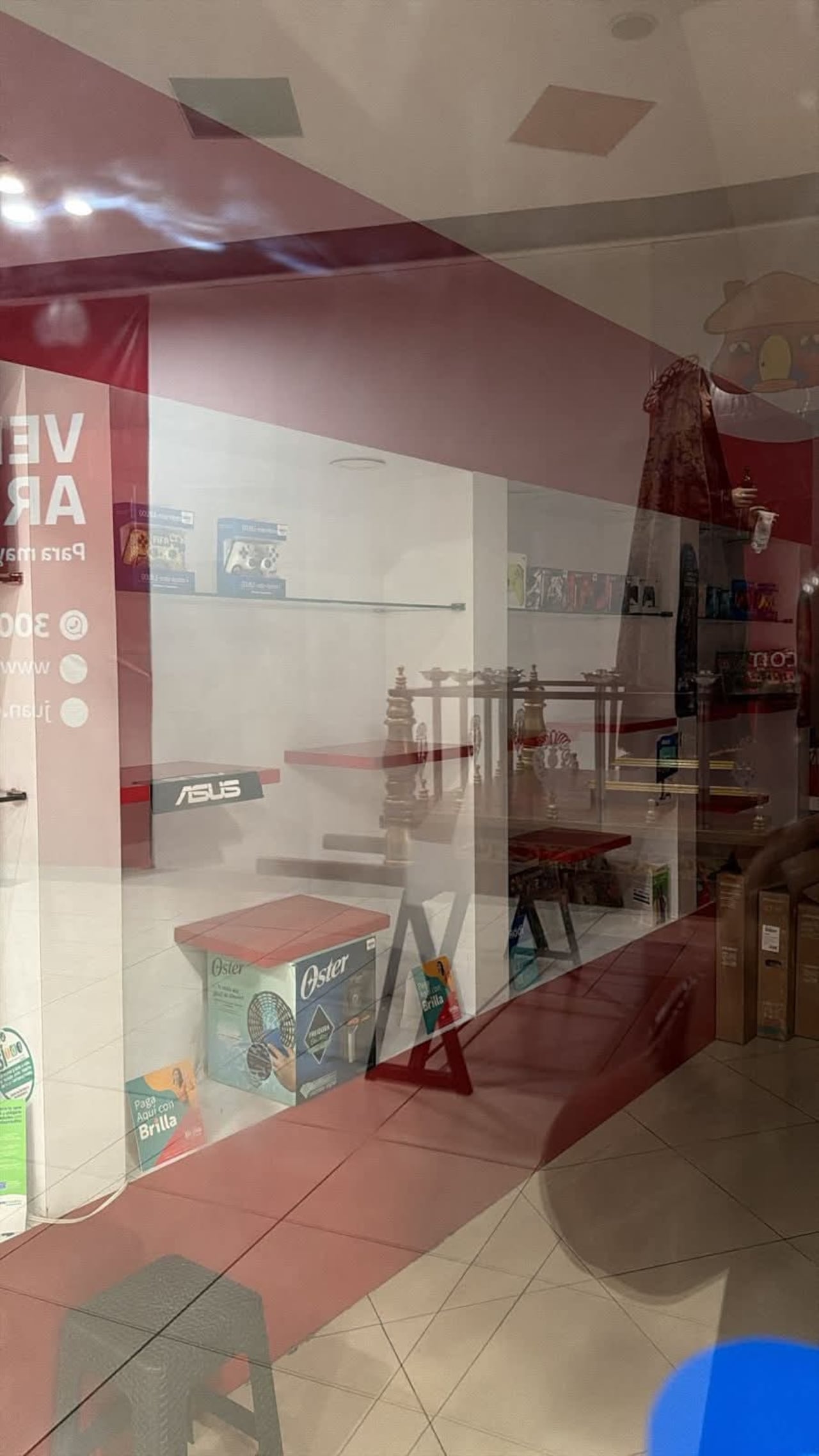 Los responsables del hurto se llevaron consolas, controles y otros equipos electrónicos, varios de ellos relacionados con la marca PlayStation.