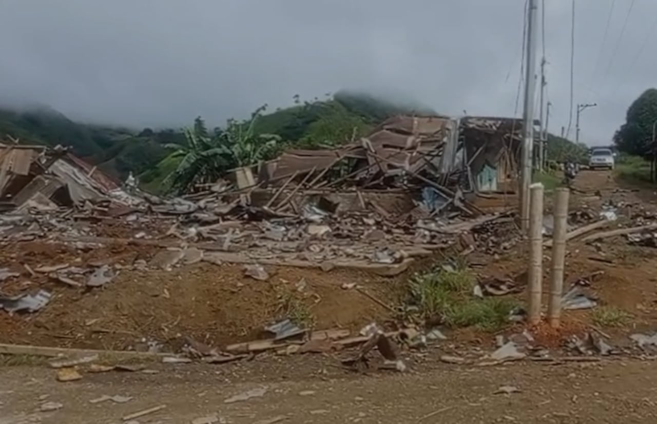 La guerra entre actores armados ilegales en el Cañón del Micay cobra la vida de varias personas, en este caso, un comerciante falleció tras quedar en medio de la podersa explosión que fue dejada en medio de las viviendas de los campesinos.