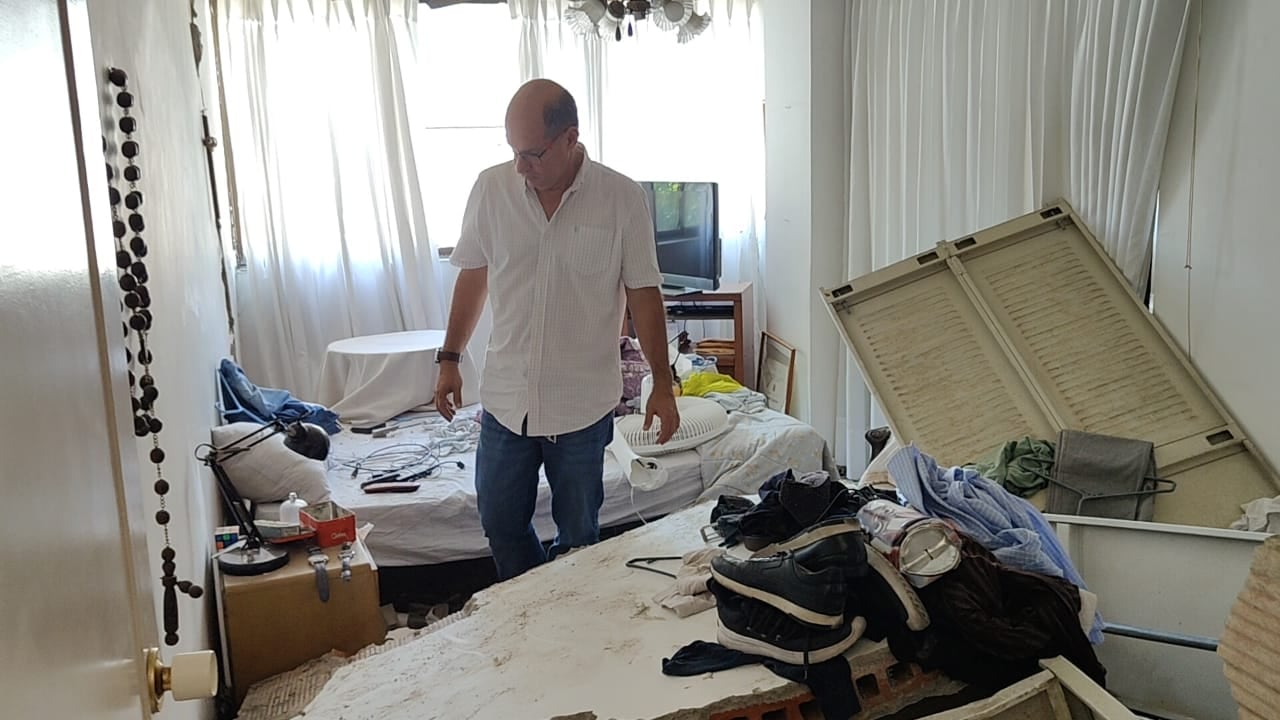 Interior de una vivienda afectada en el barrio La Flora.