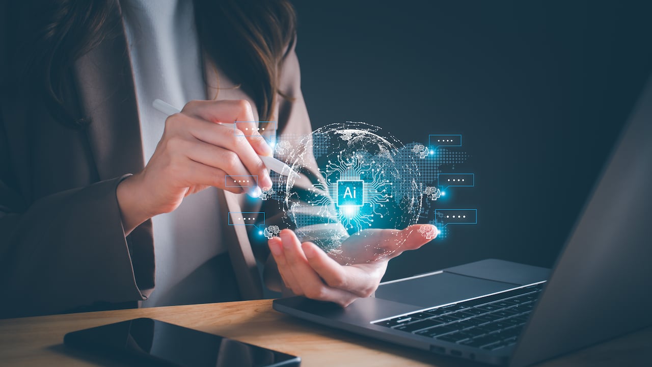 La inteligencia artificial forma parte de la vida cotidiana, ante lo cual surgen preguntas sobre el futuro de esta tecnología.