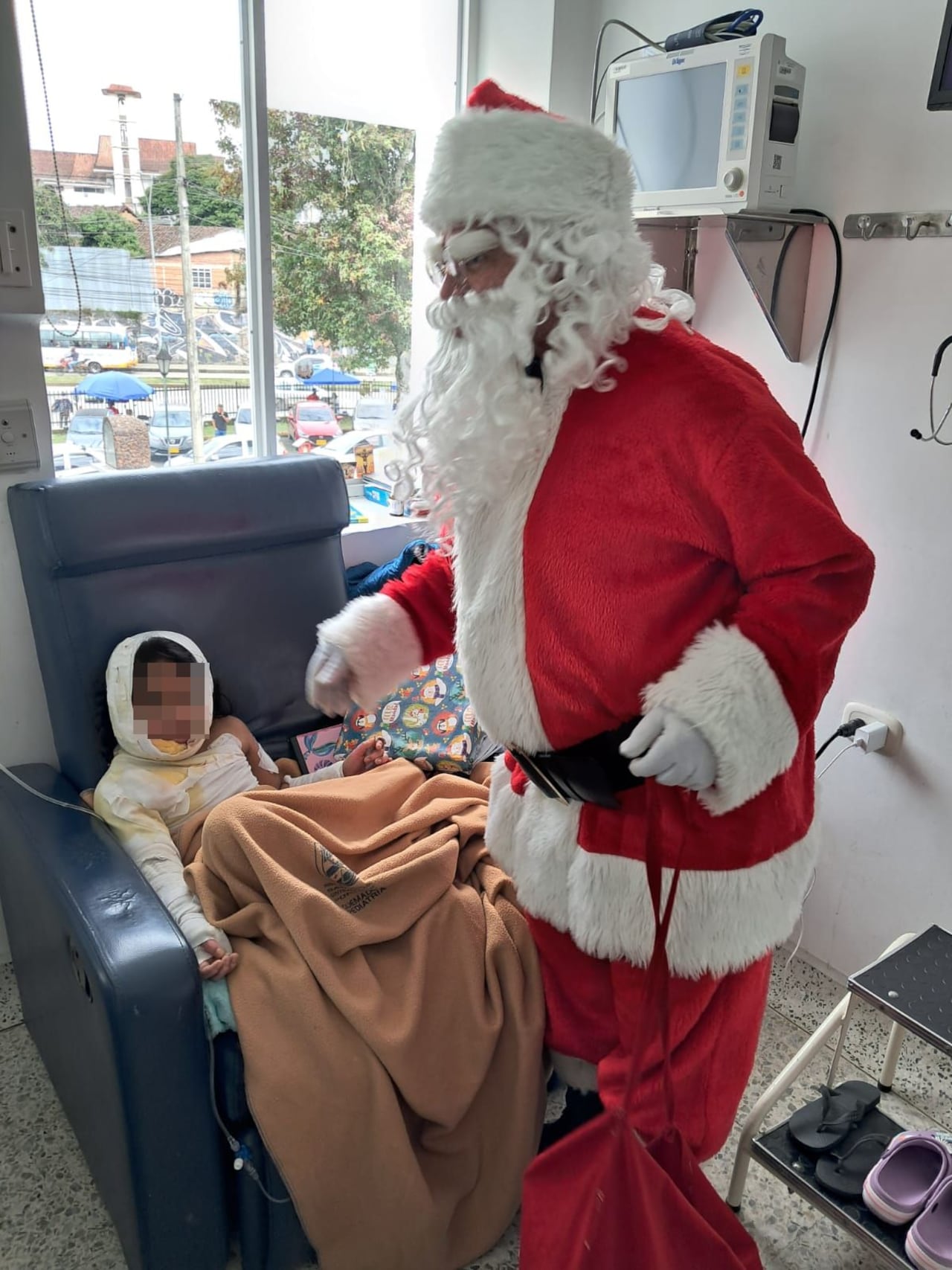 . “Que nunca la dureza de una enfermedad, la guerra o las carencias apaguen la sonrisa de un niño. Ellos tienen derecho a soñar, a creer y a ser felices. Son precisamente los niños quienes, con su ternura y su fuerza, nos pueden ayudar a cambiar positivamente nuestra sociedad”, expresó Félix Solarte, la persona responsable de la actividad.